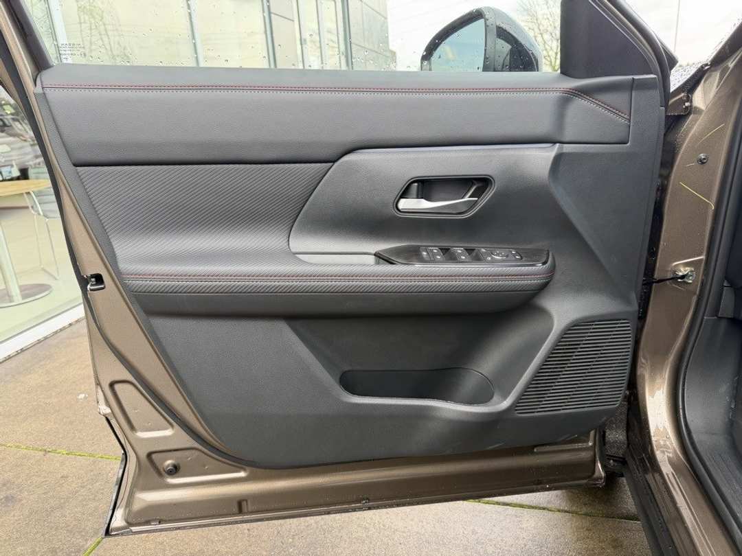 2026 Nissan Kicks SR - Image 11