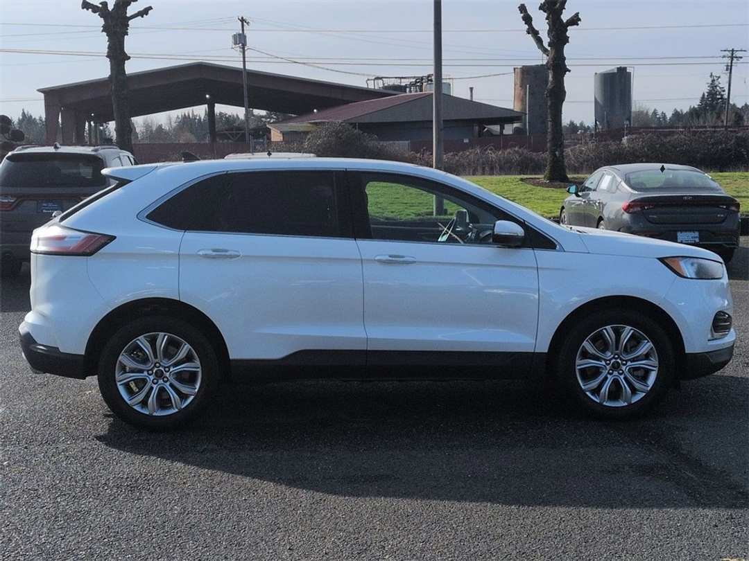 2023 Ford Edge Titanium - Image 6