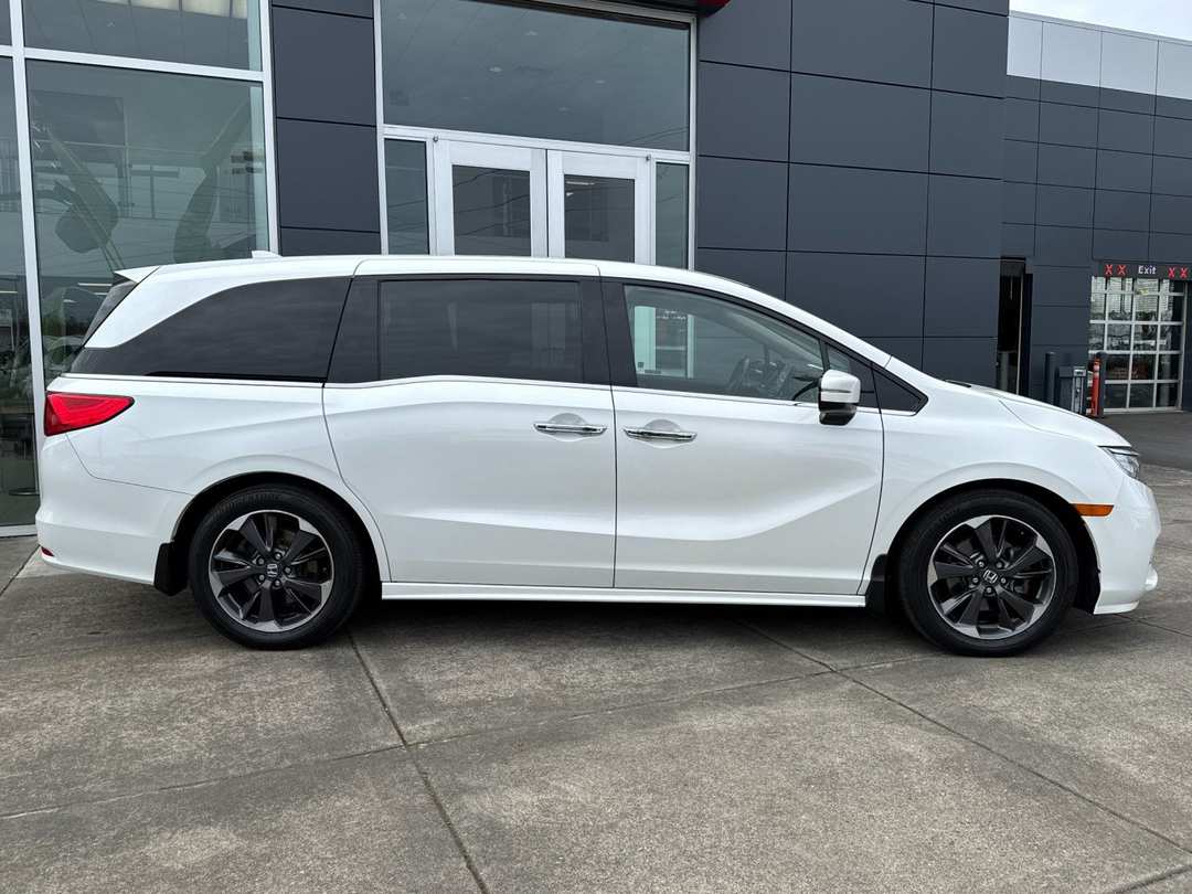 2022 Honda Odyssey Elite - Image 2