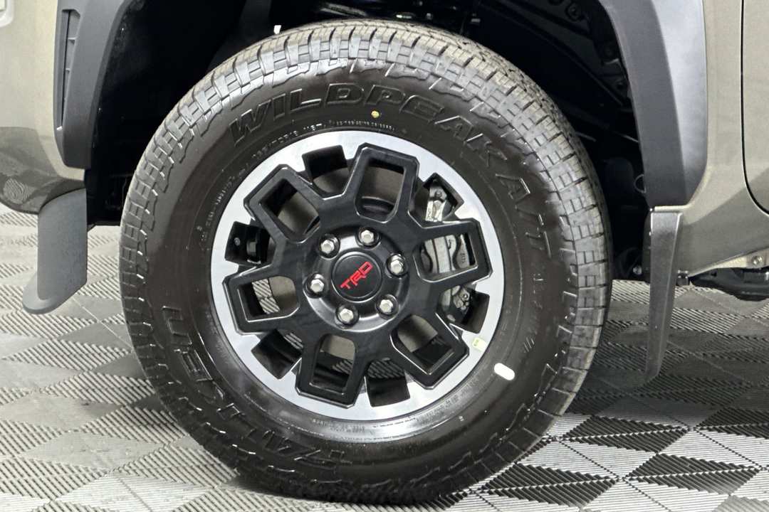 2025 Toyota Tacoma TRD Off Road - Image 24