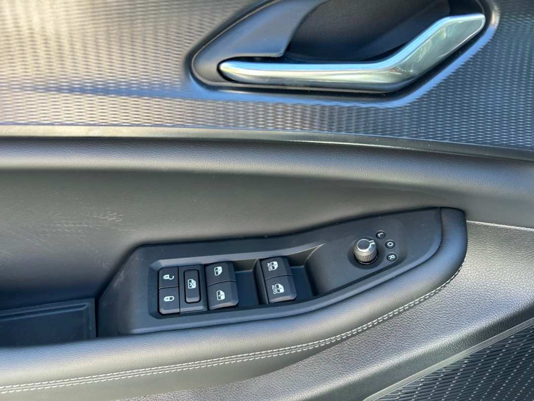 2025 Jeep Grand Cherokee Laredo X - Image 11