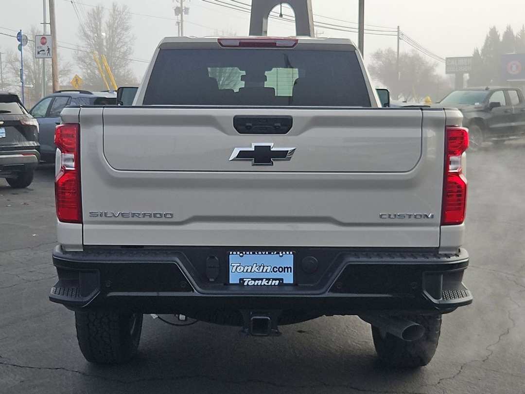 2026 Chevrolet Silverado 2500Hd Custom - Image 5