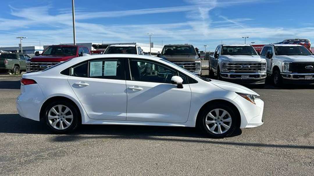 2022 Toyota Corolla LE - Image 2