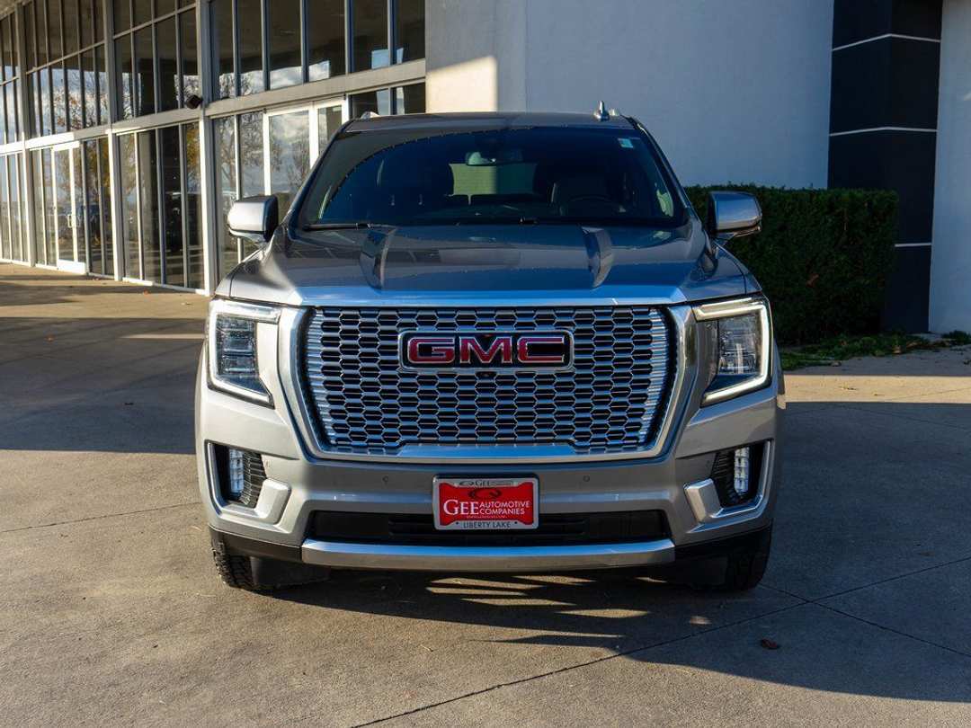 2022 GMC Yukon Denali - Image 3