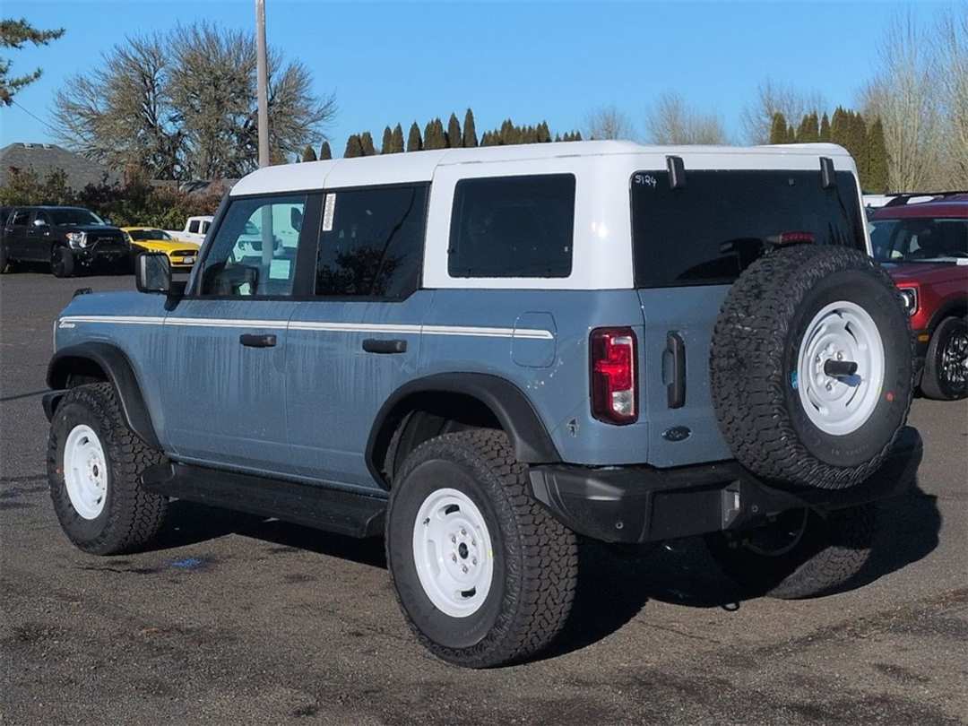 2025 Ford Bronco Heritage Edition - Image 3