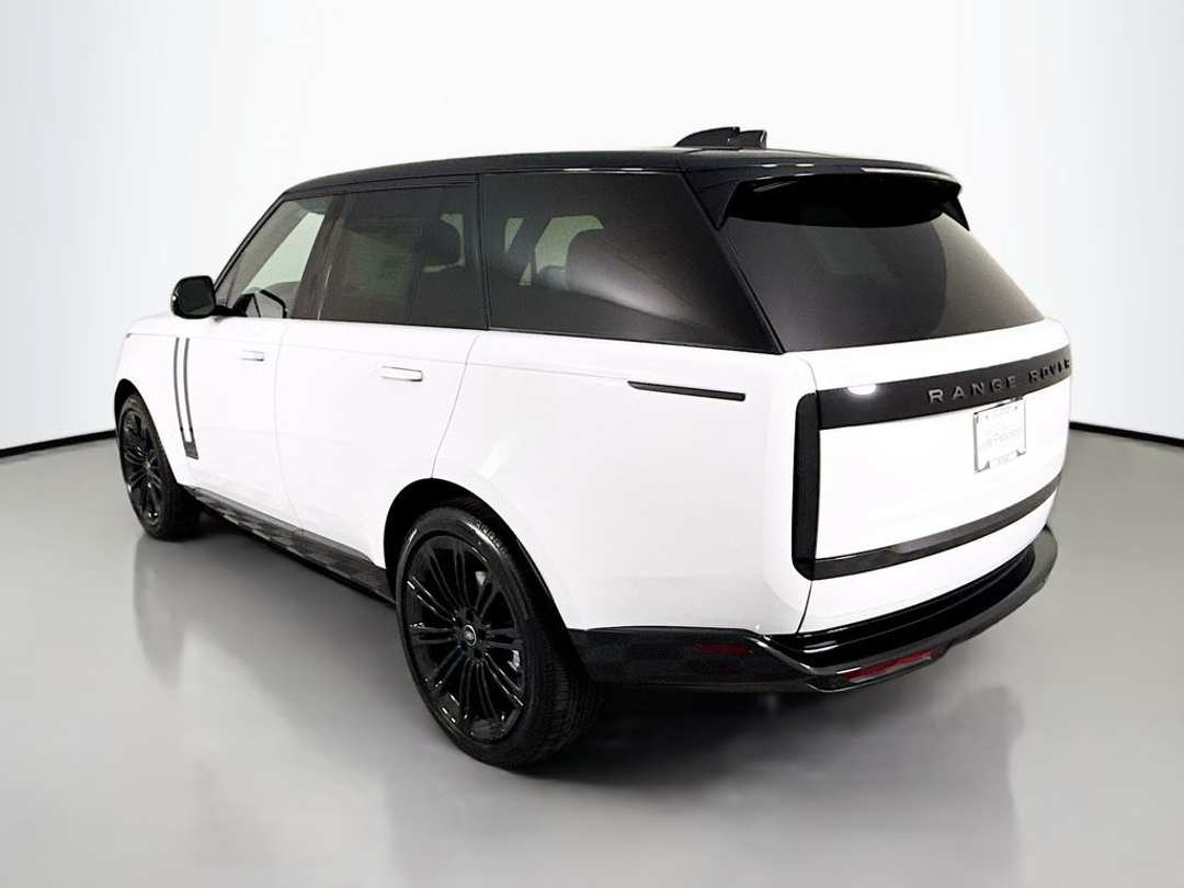 2025 Land Rover Range Rover SE - Image 3