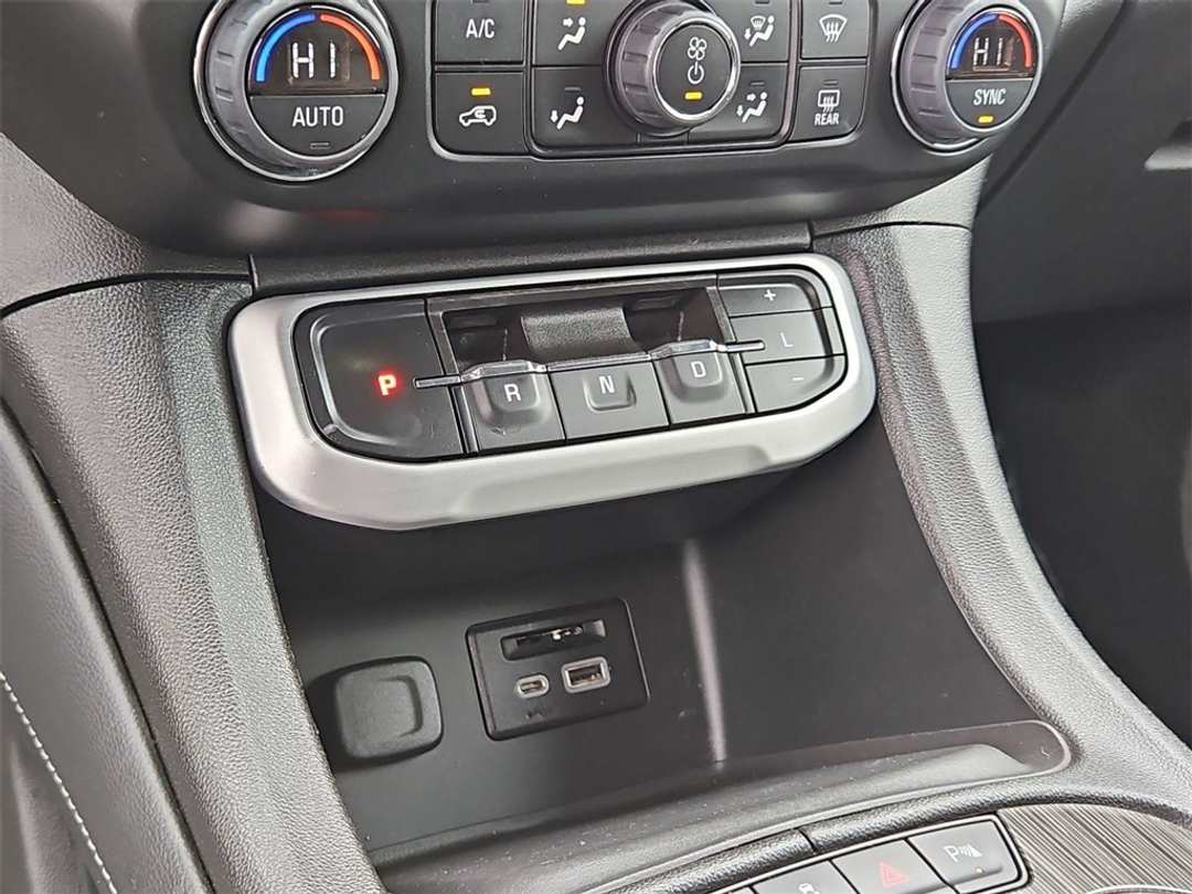 2023 GMC Acadia SLT - Image 19