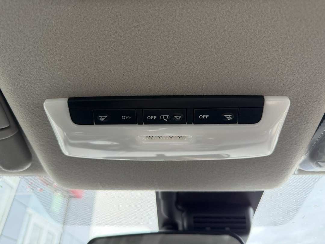 2025 Nissan Versa 1.6 SR - Image 26