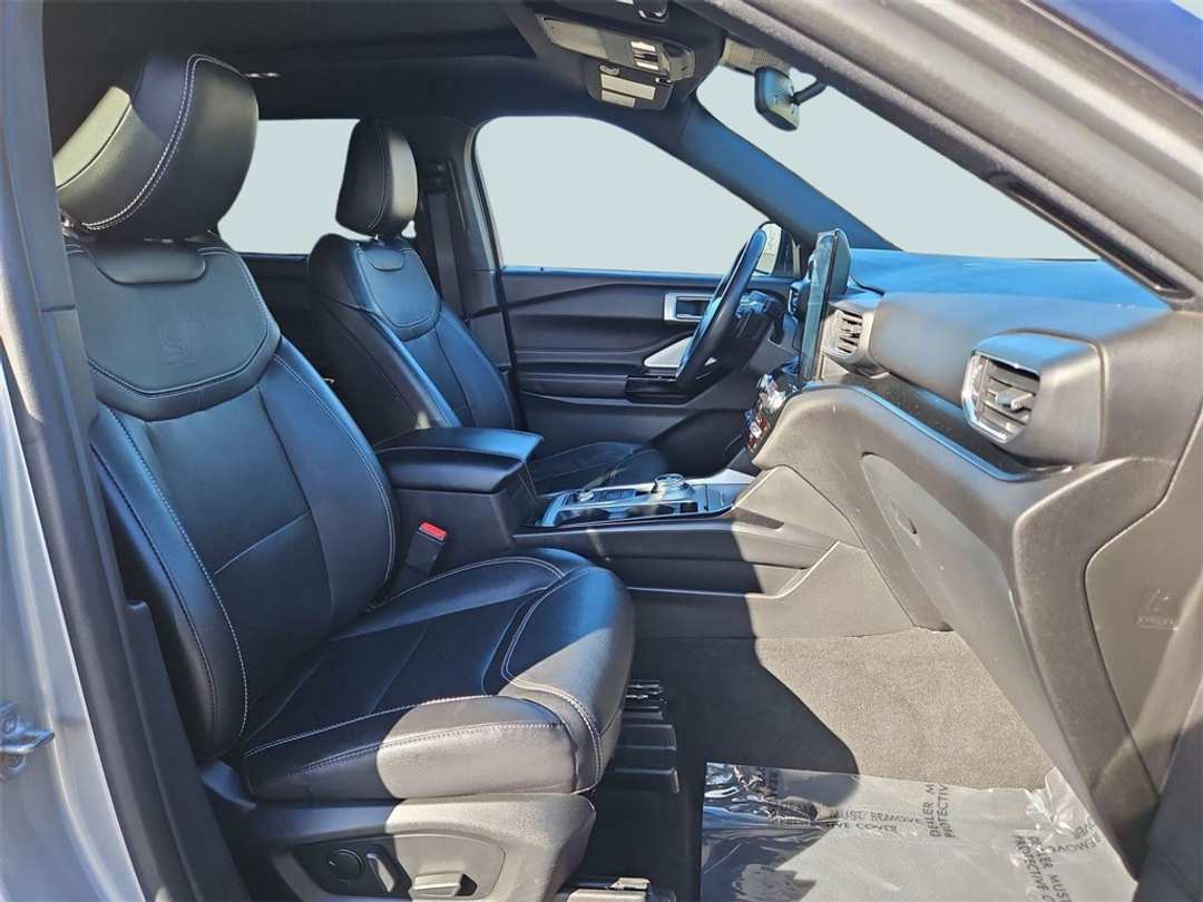 2022 Ford Explorer ST - Image 28