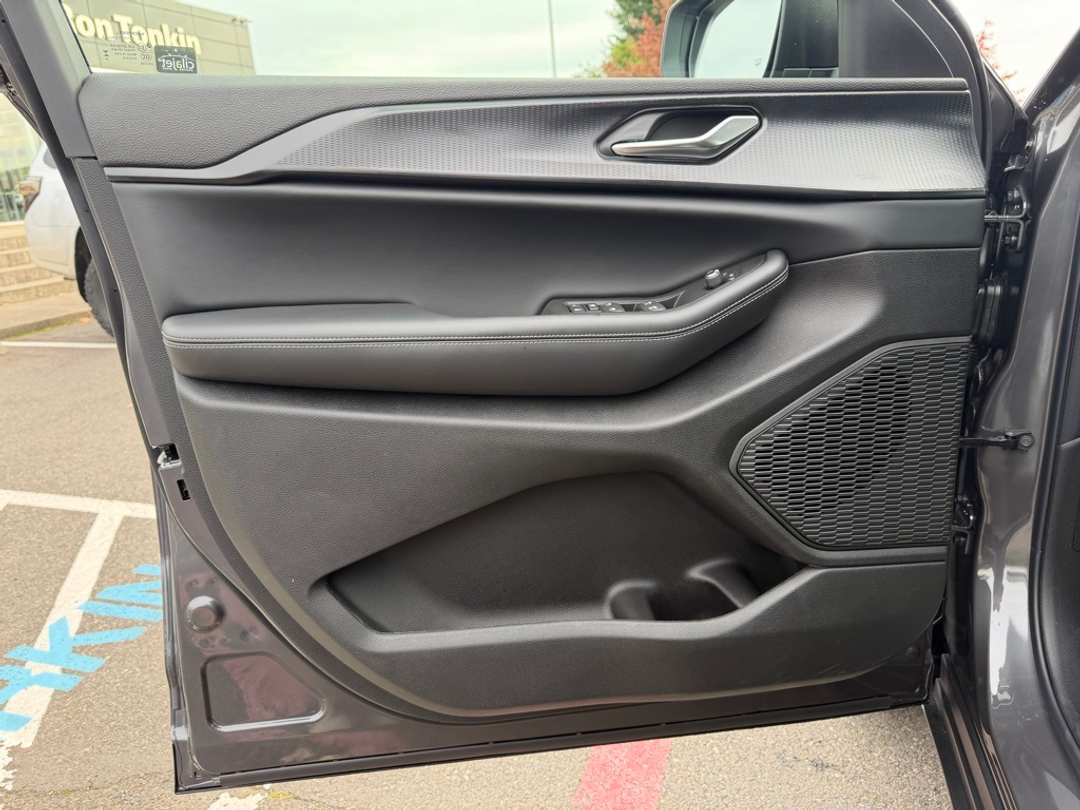 2025 Jeep Grand Cherokee L Laredo - Image 11