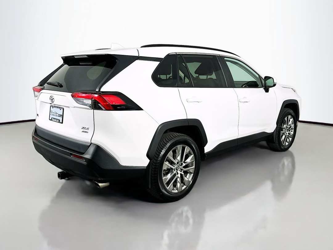 2020 Toyota Rav4 XLE Premium - Image 8