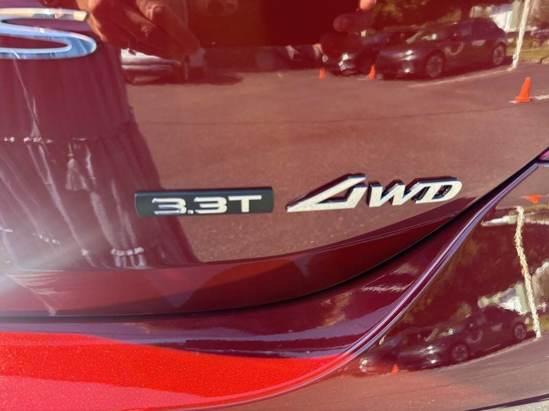 2026 Genesis G70 3.3T Sport Prestige - Image 11