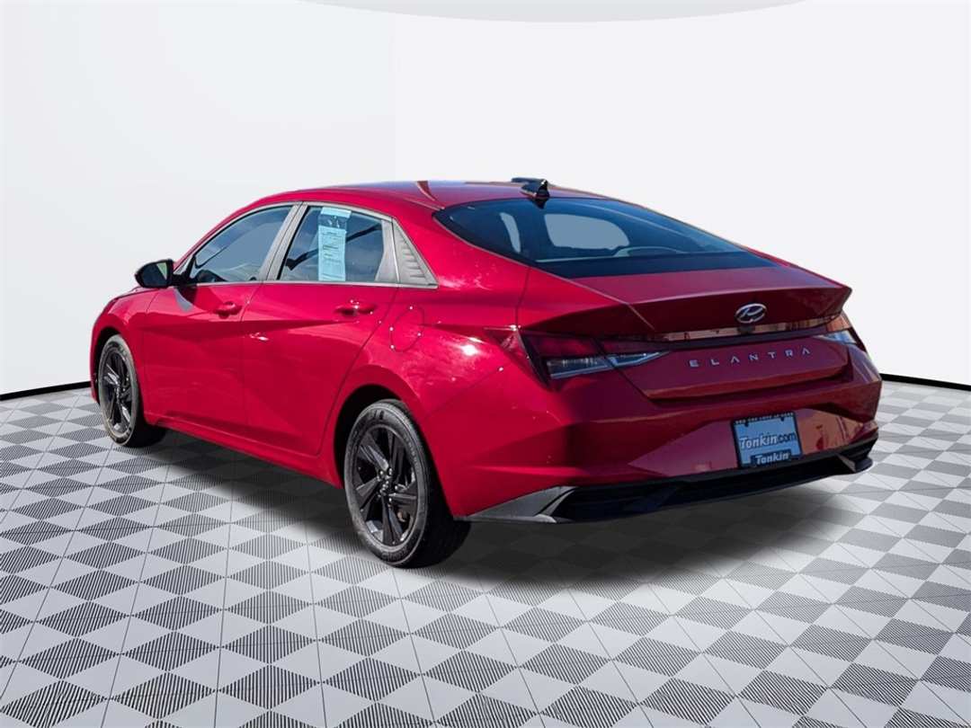 2022 Hyundai Elantra SEL - Image 3