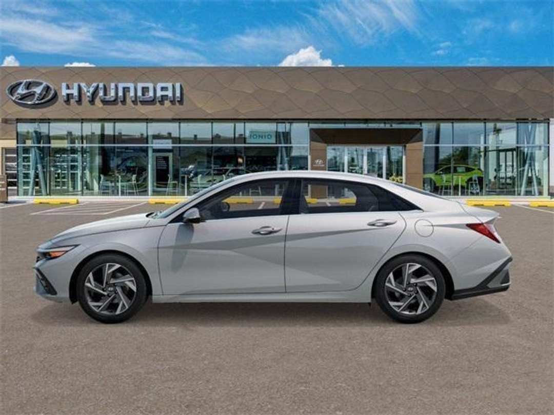 2026 Hyundai Elantra Limited - Image 3