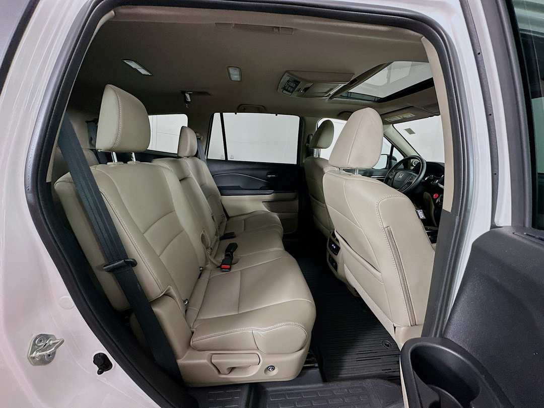 2017 Honda Pilot Touring - Image 31