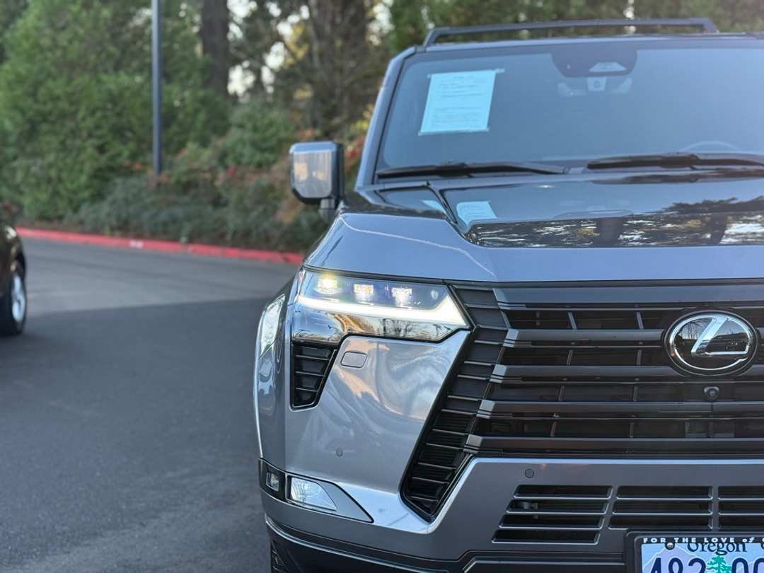 2024 Lexus GX 550 Luxury - Image 3