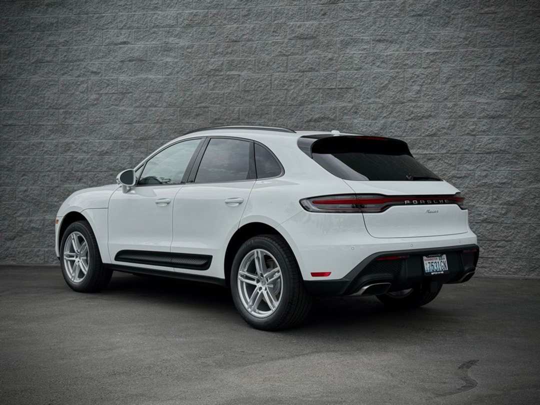 2025 Porsche Macan - Image 3