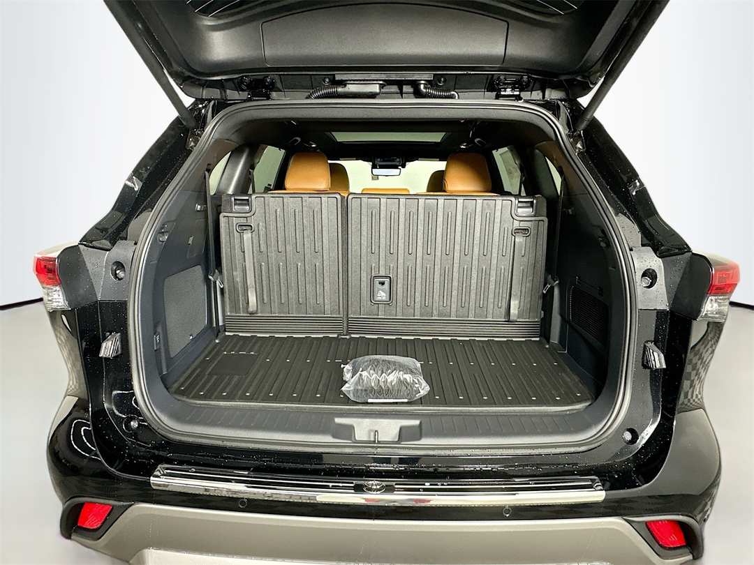 2026 Toyota Highlander Platinum - Image 28