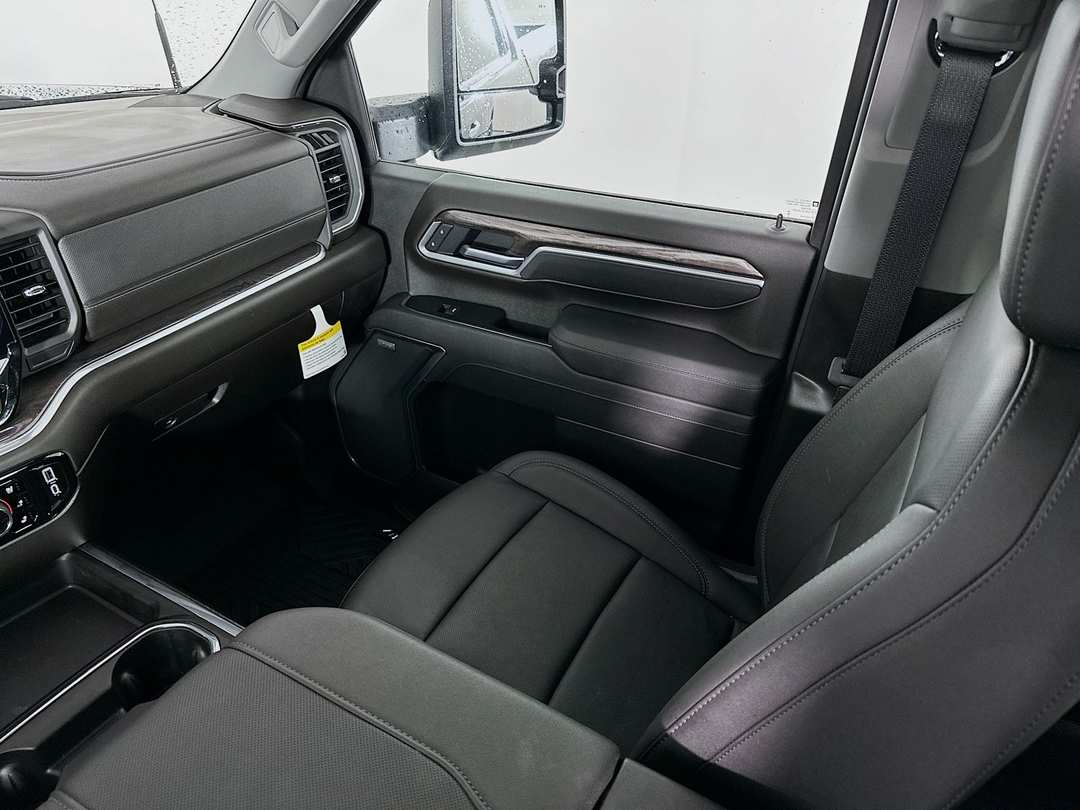 2025 Chevrolet Silverado 3500Hd LTZ - Image 26