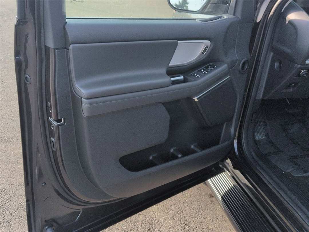 2026 Ford Expedition Max Active - Image 9