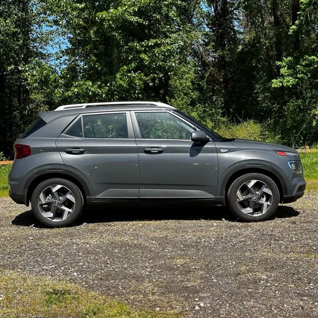 2025 Hyundai Venue SEL - Image 3