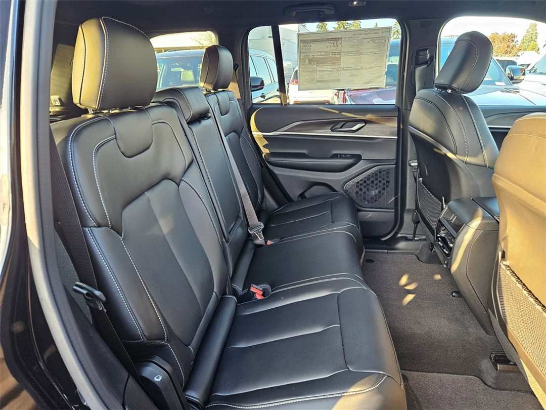 2025 Jeep Grand Cherokee Limited - Image 33