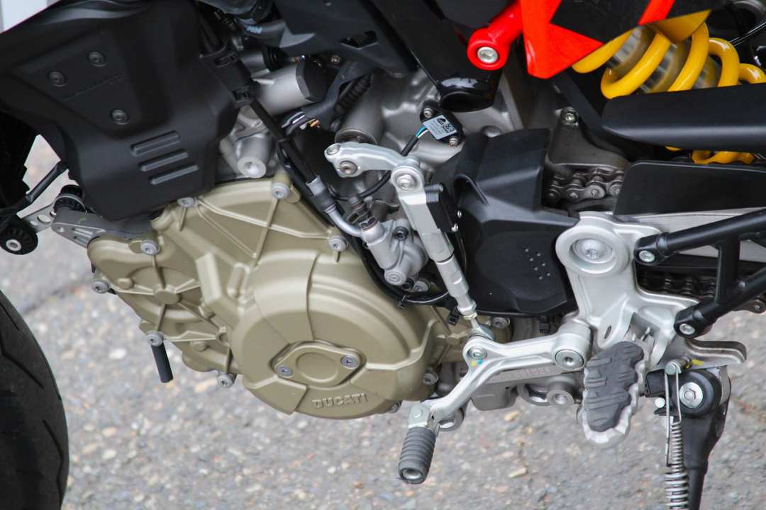 2024 Ducati Hypermotard 698 Mono Rve - Image 8