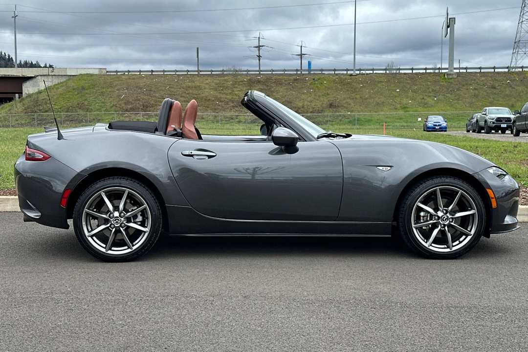 2022 MAZDA Mx-5 Miata Grand Touring - Image 2