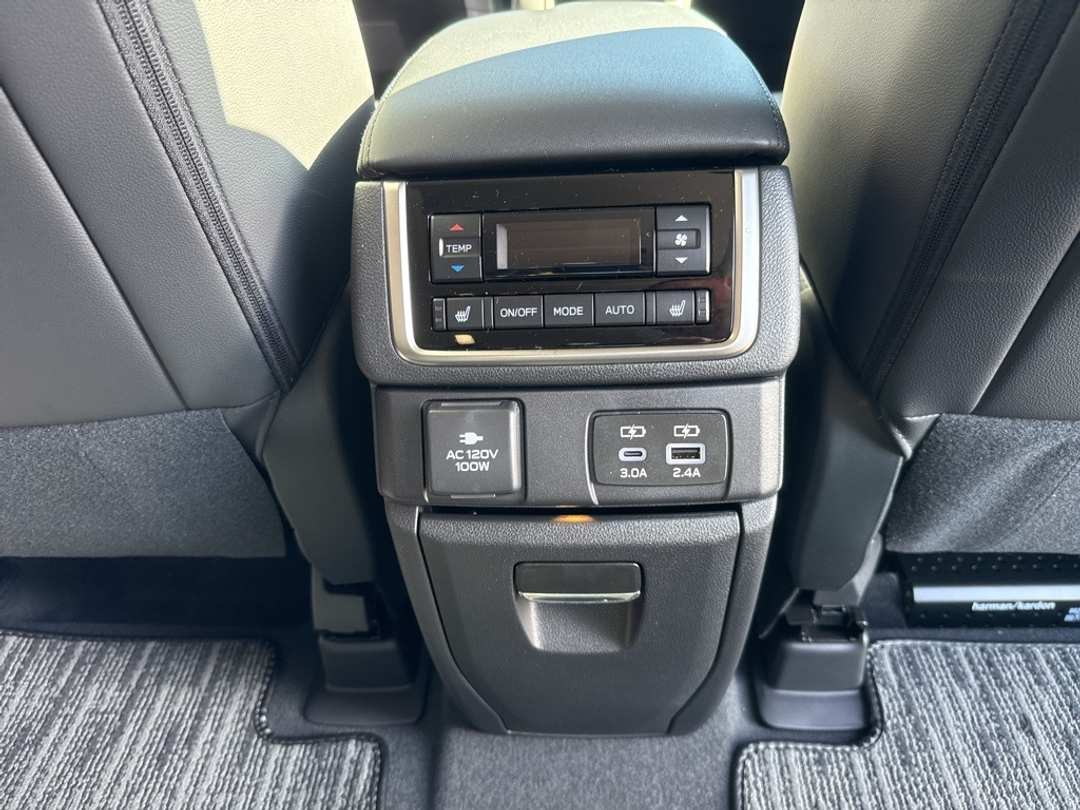 2025 Subaru Ascent Onyx Edition Touring - Image 29