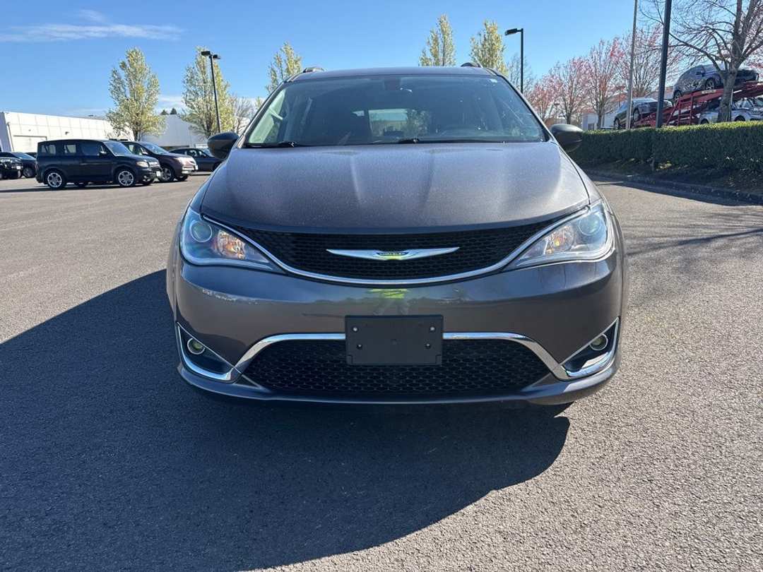 2017 Chrysler Pacifica Touring L - Image 2