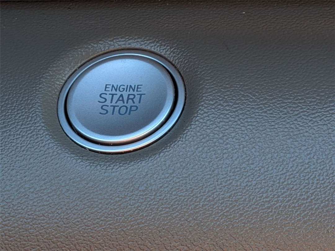 2022 Hyundai Elantra SEL - Image 16