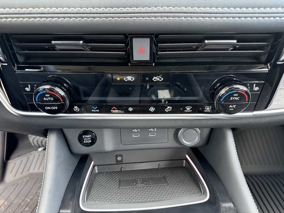 2026 Nissan Rogue Platinum - Image 23