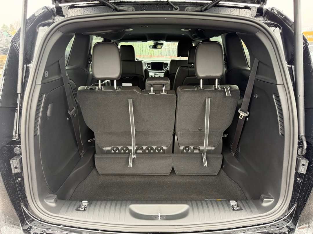 2026 Chrysler Pacifica Select - Image 10