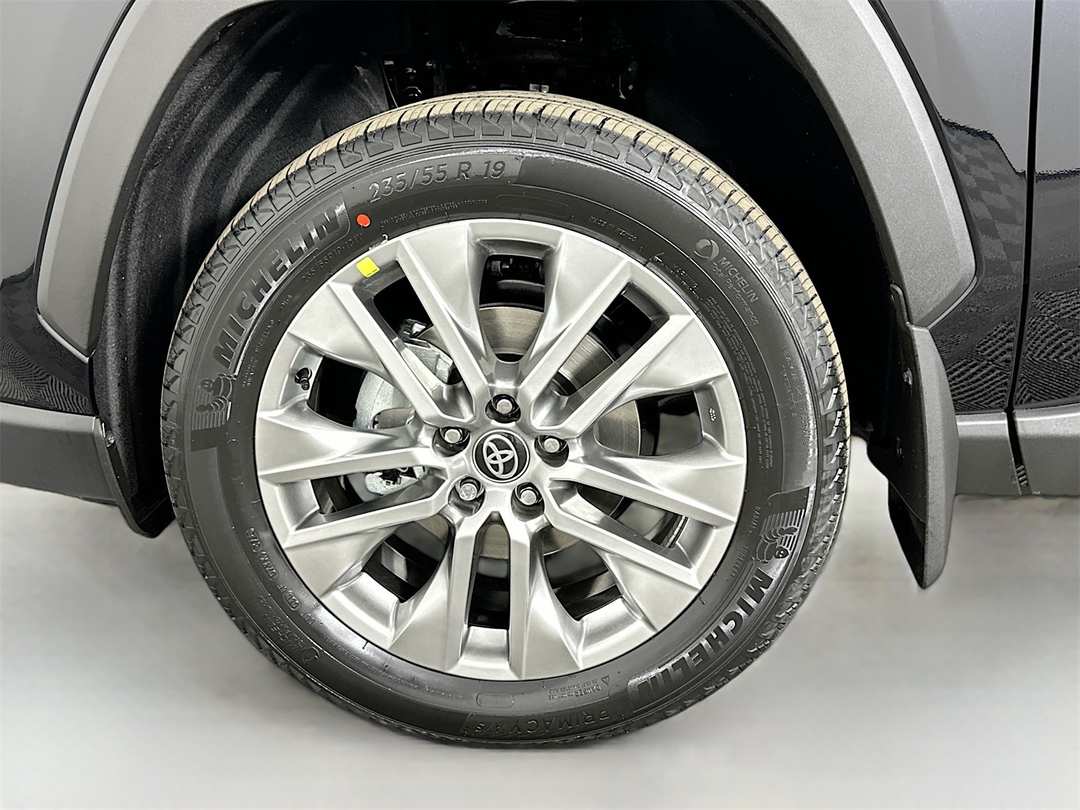 2025 Toyota Rav4 XLE Premium - Image 33