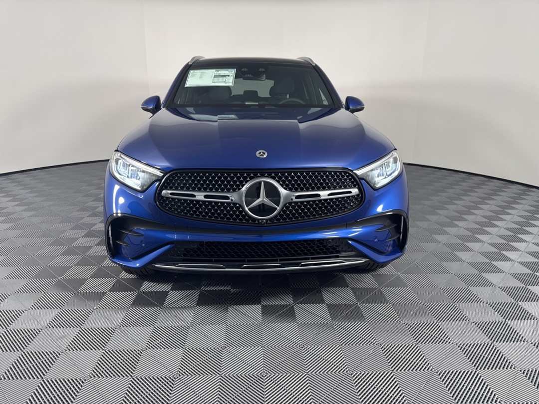 2026 Mercedes-Benz GLC 300 - Image 2