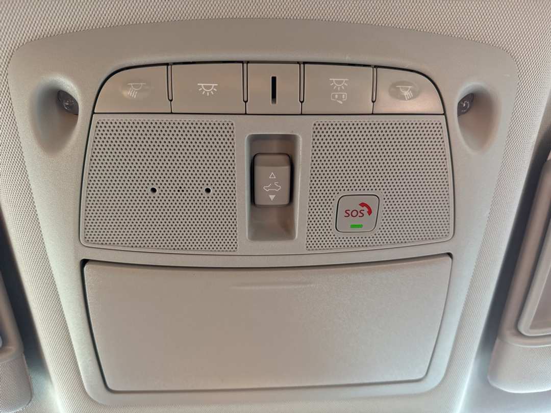 2023 Nissan Armada SL - Image 40