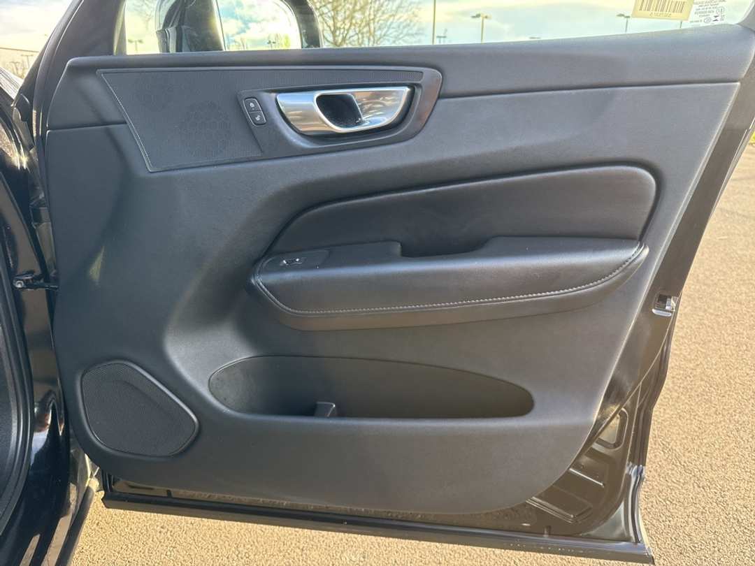 2023 Volvo Xc60 B5 Plus Dark Theme - Image 27