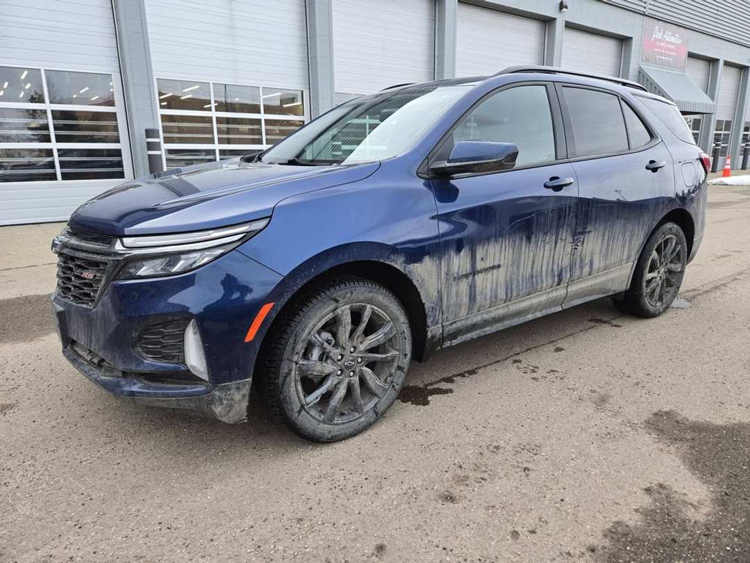2022 Chevrolet Equinox RS - Image 2