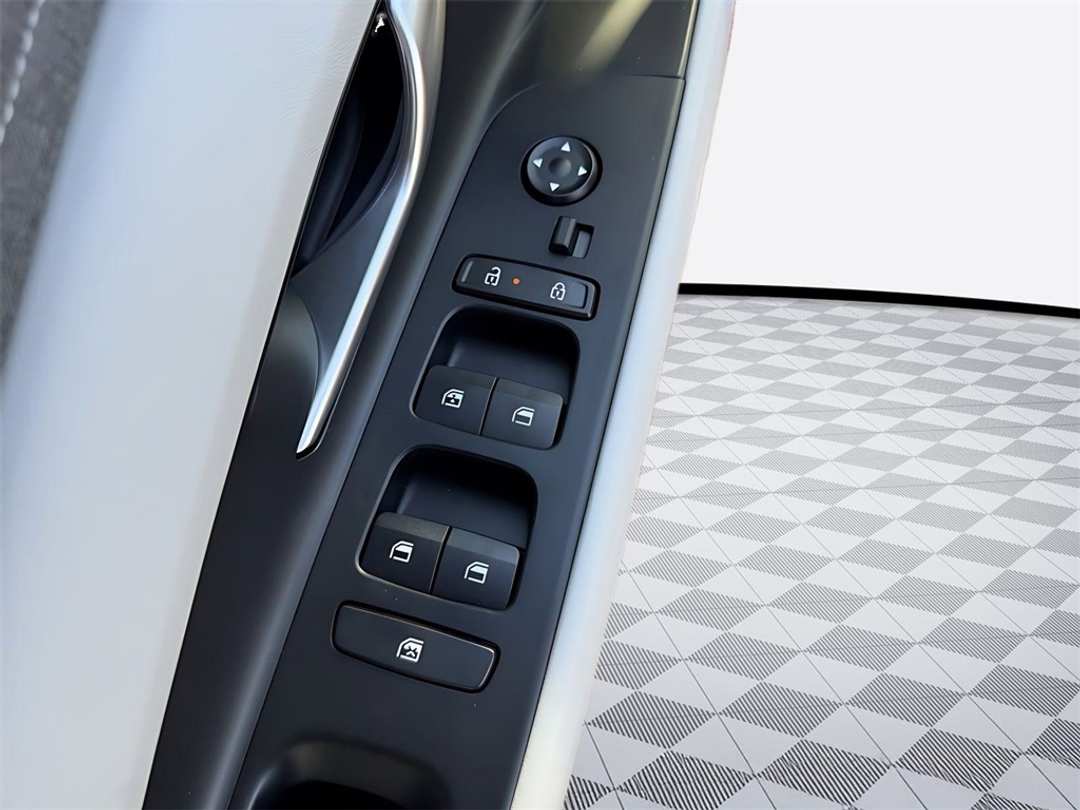 2026 Hyundai Elantra Limited - Image 12