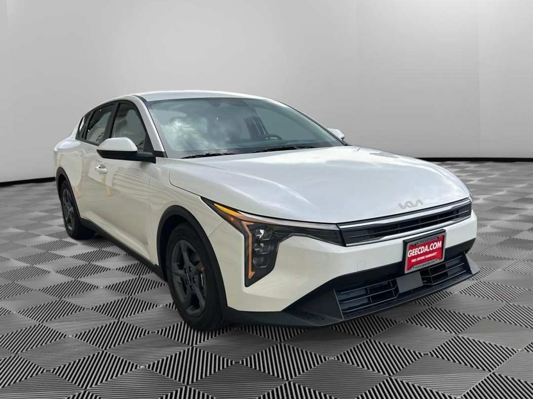 2025 Kia K4 LXS - Image 3