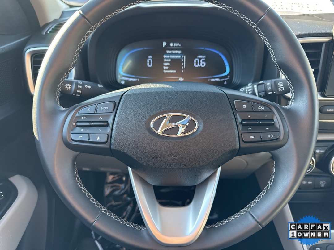 2025 Hyundai Venue SEL - Image 15