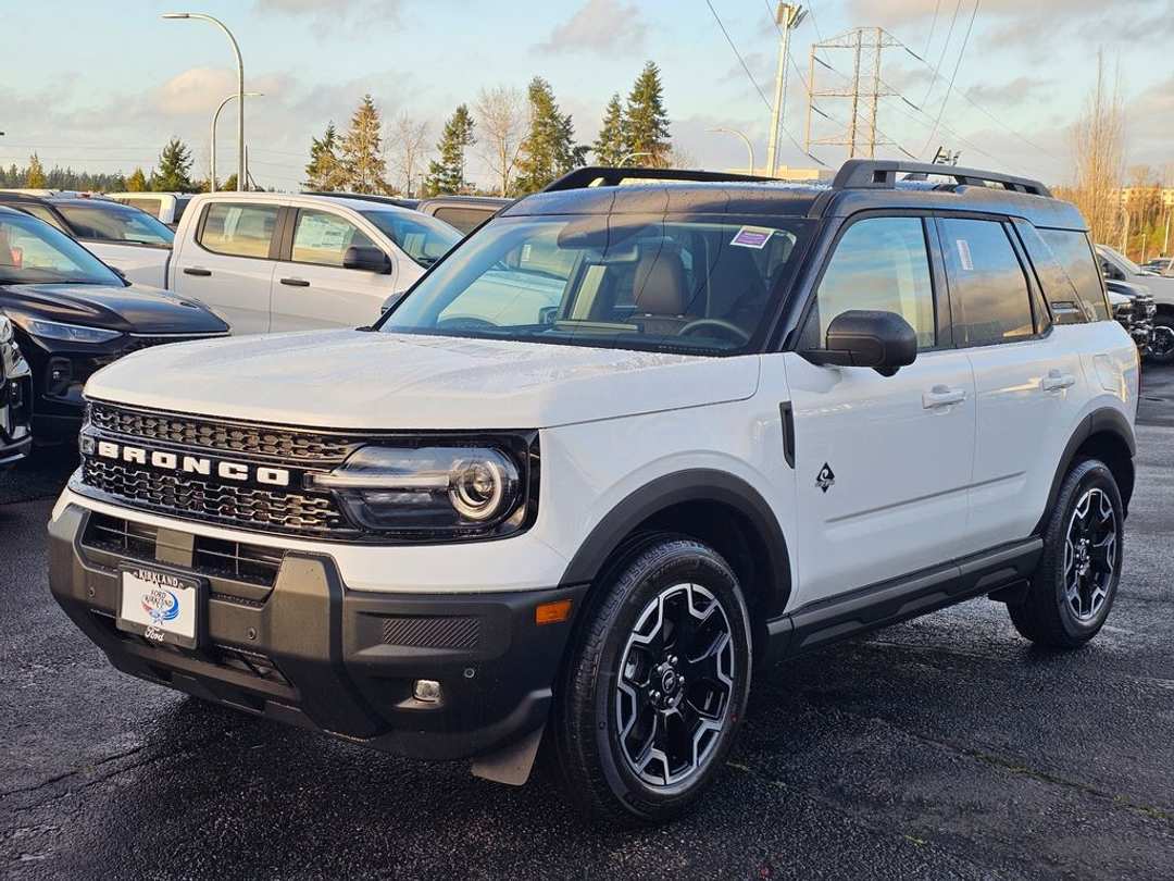 2025 Ford Bronco Sport Outer Banks - Image 3