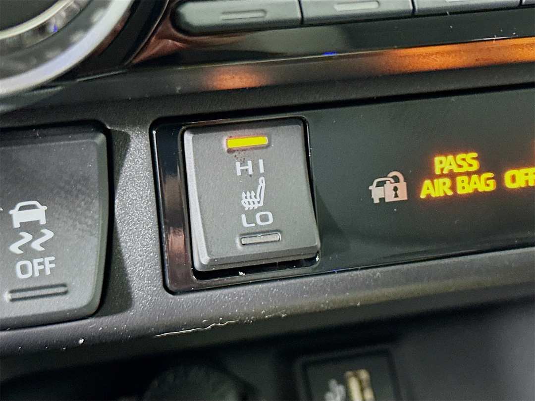 2025 Toyota Rav4 XLE Premium - Image 21