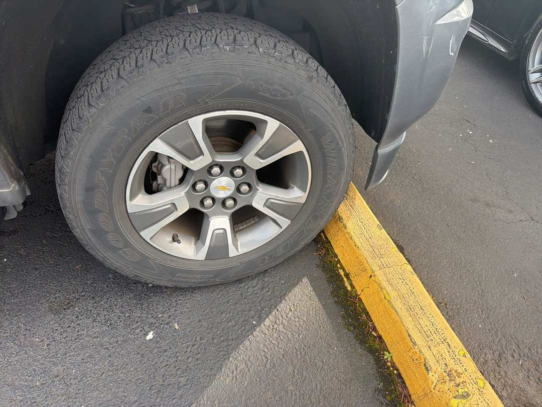 2018 Chevrolet Colorado Z71 - Image 3