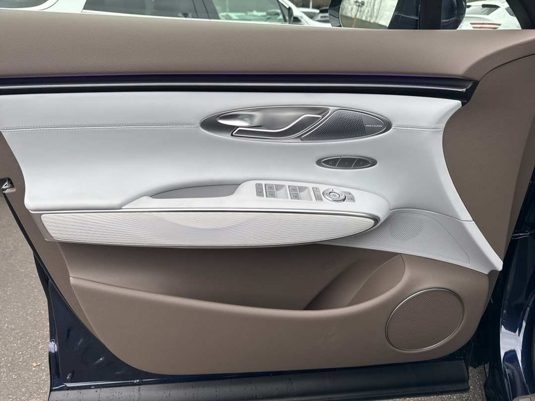 2026 Genesis Gv70 2.5T Advanced - Image 16