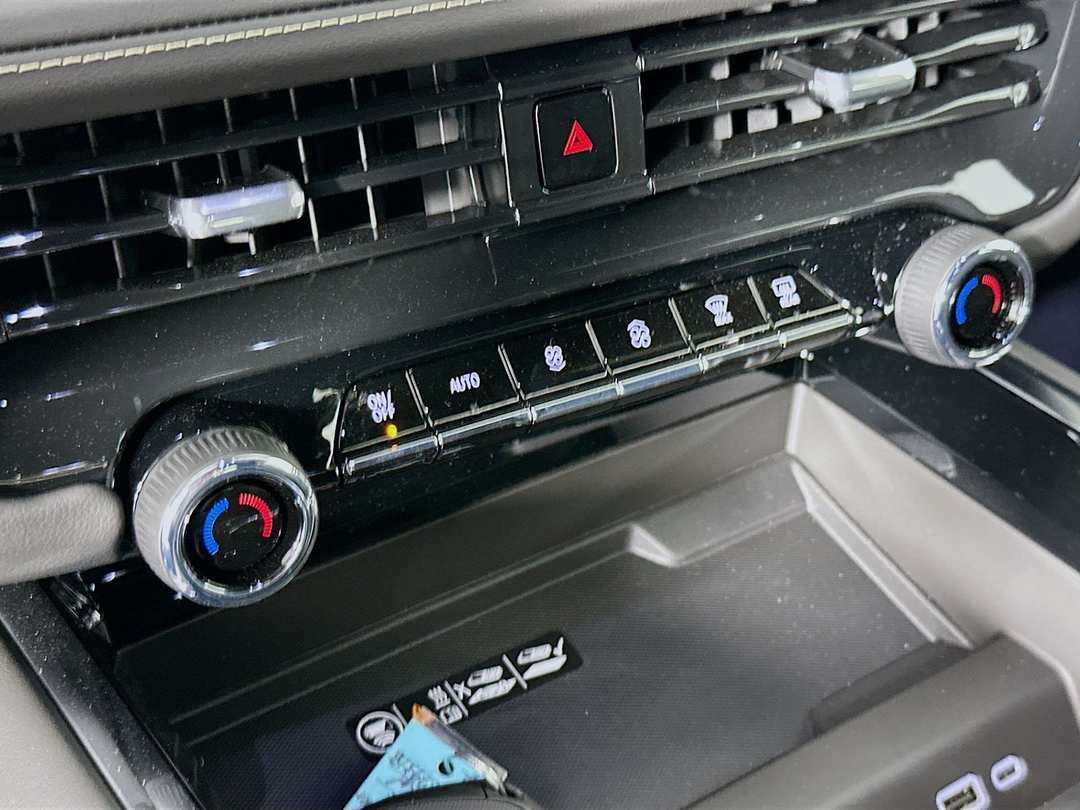 2025 Chevrolet Suburban Premier - Image 17