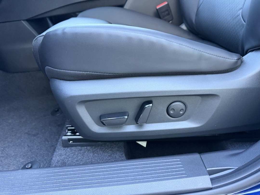 2026 Nissan Rogue Dark Armor - Image 13