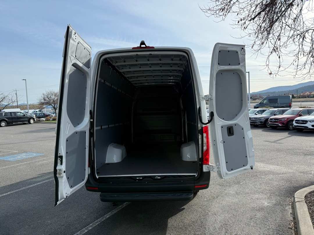 2024 Mercedes-Benz Sprinter 3500 Cargo 170 WB - Image 9