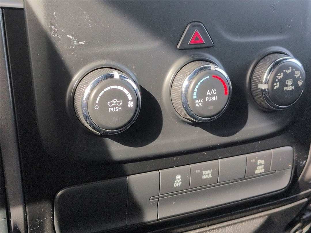 2022 Ram 1500 Classic Warlock - Image 21