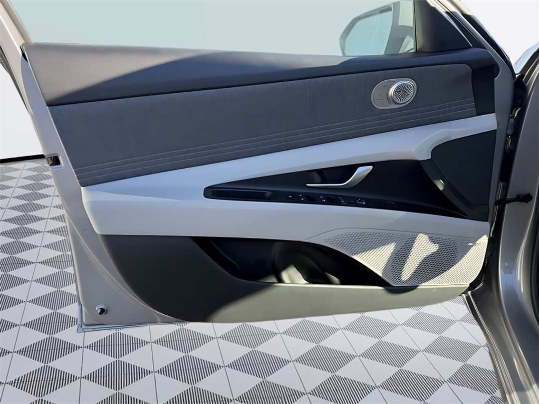 2026 Hyundai Elantra Limited - Image 11